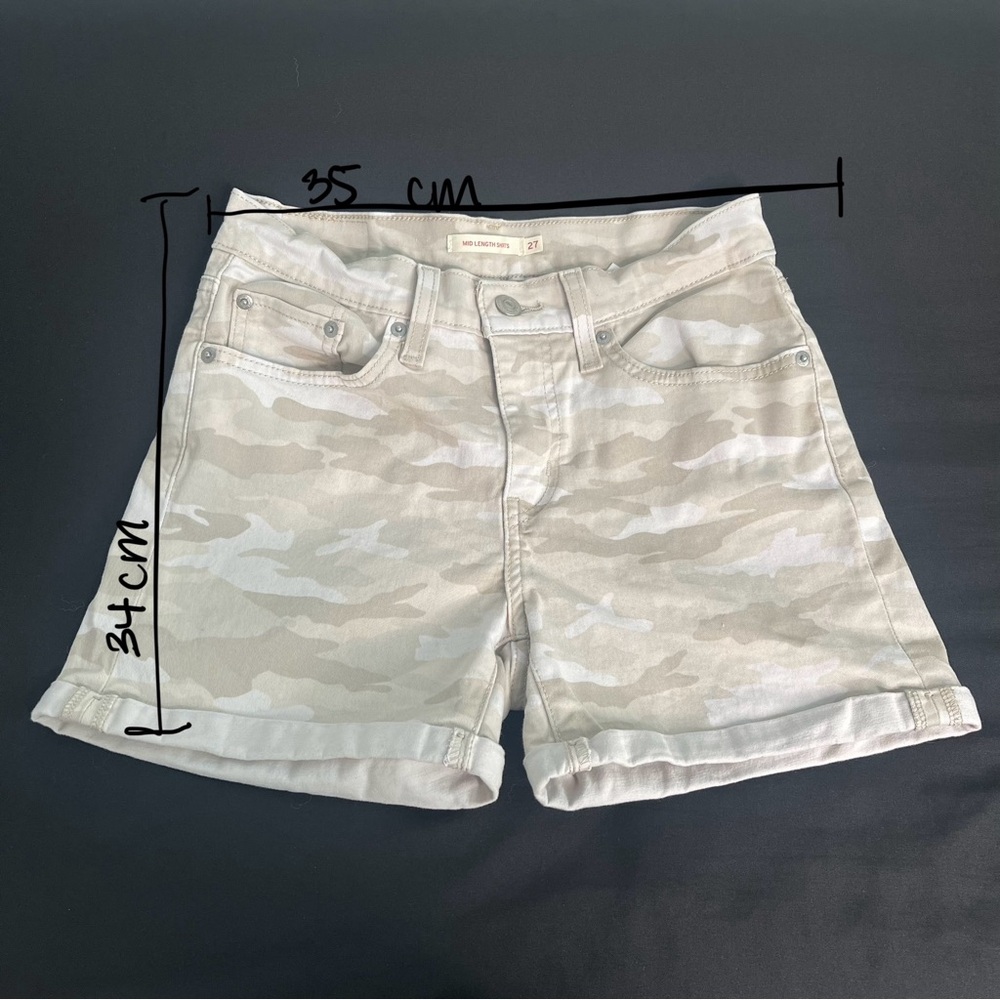 Levi’s light camo shorts